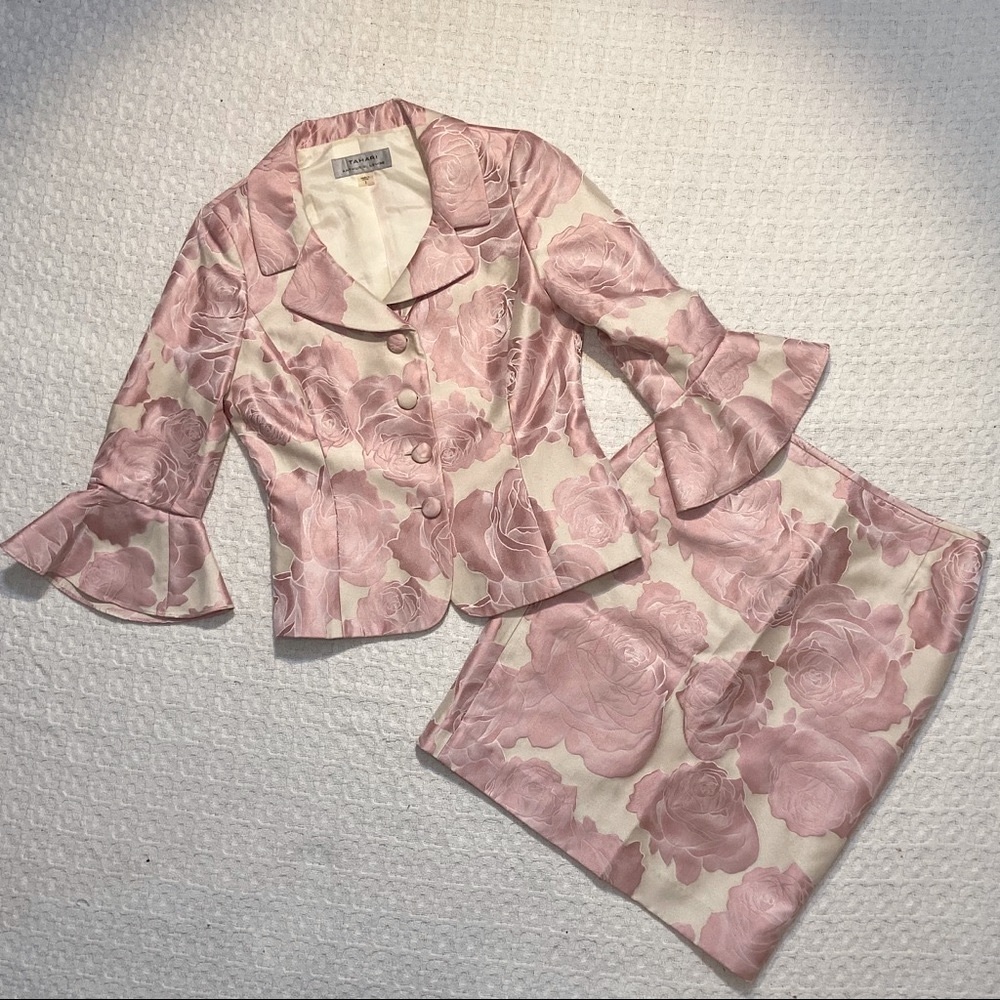 *STUNNING* Pink/Cream Tahari Floral Skirt Suit Sz2